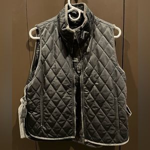 Luxurious vest with velvet details. Brand: Banana Republic. Size M